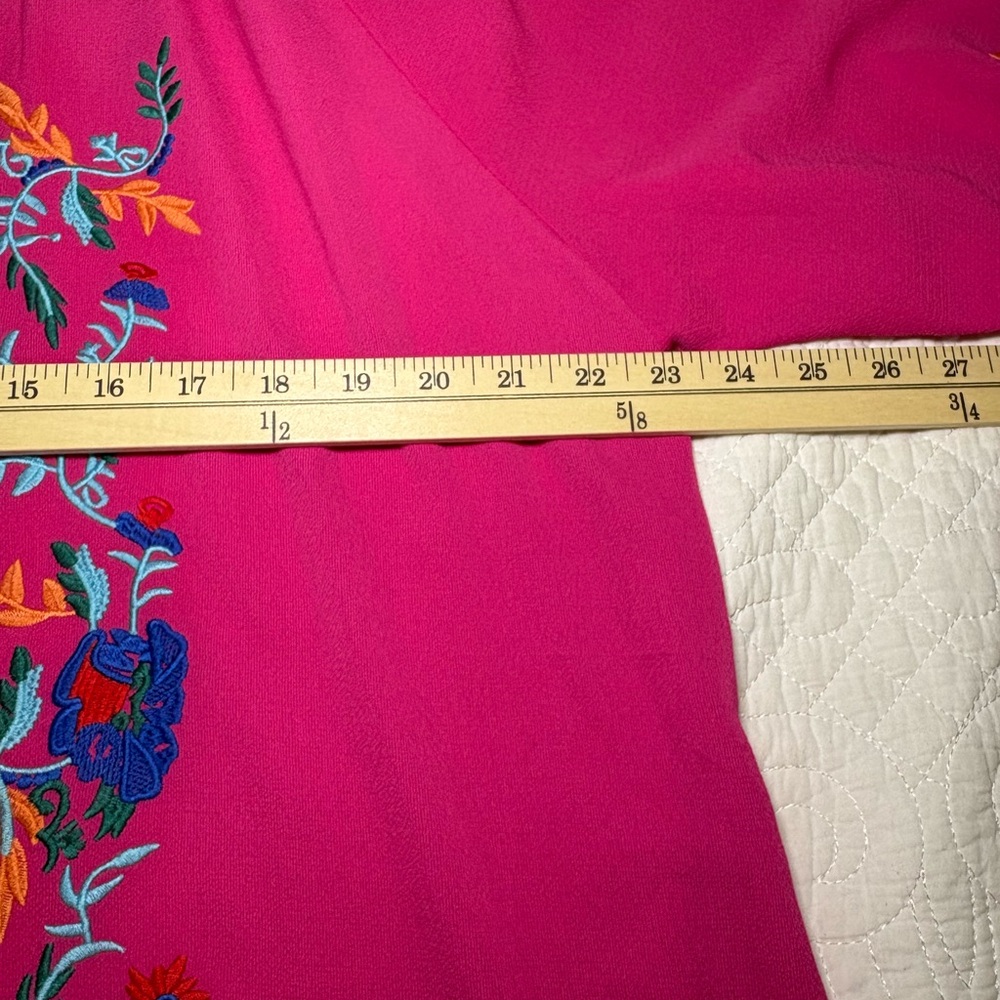NWT - Calessa Pink Embroidered Round VNeck BOHO Tunic - Picture 8 of 10
